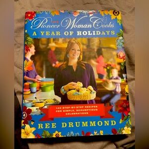 The Pioneer Woman Cooks: A Year of Holidays - Blue Holiday Cookbook